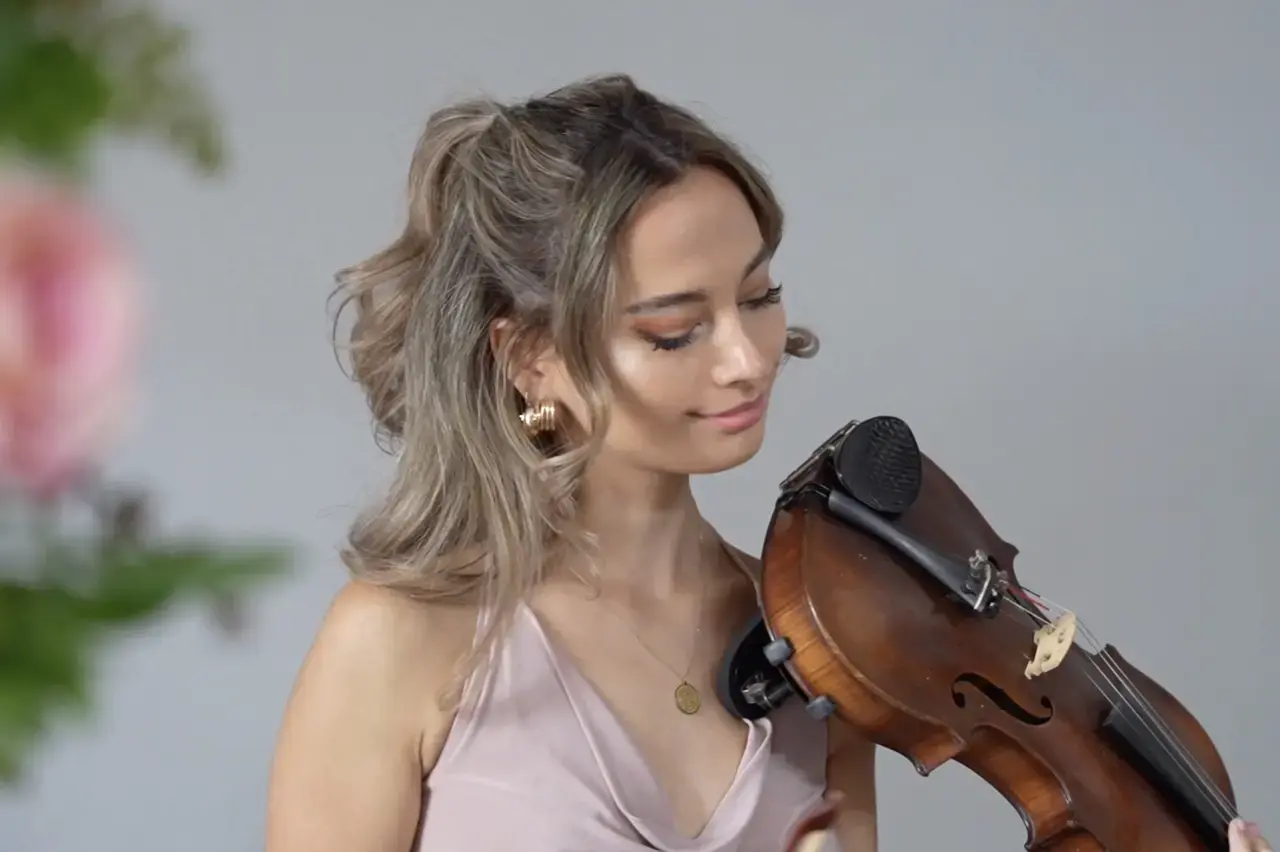 Anna Edelweiss Dovak, Violinist — SoundMykonos, Mykonos